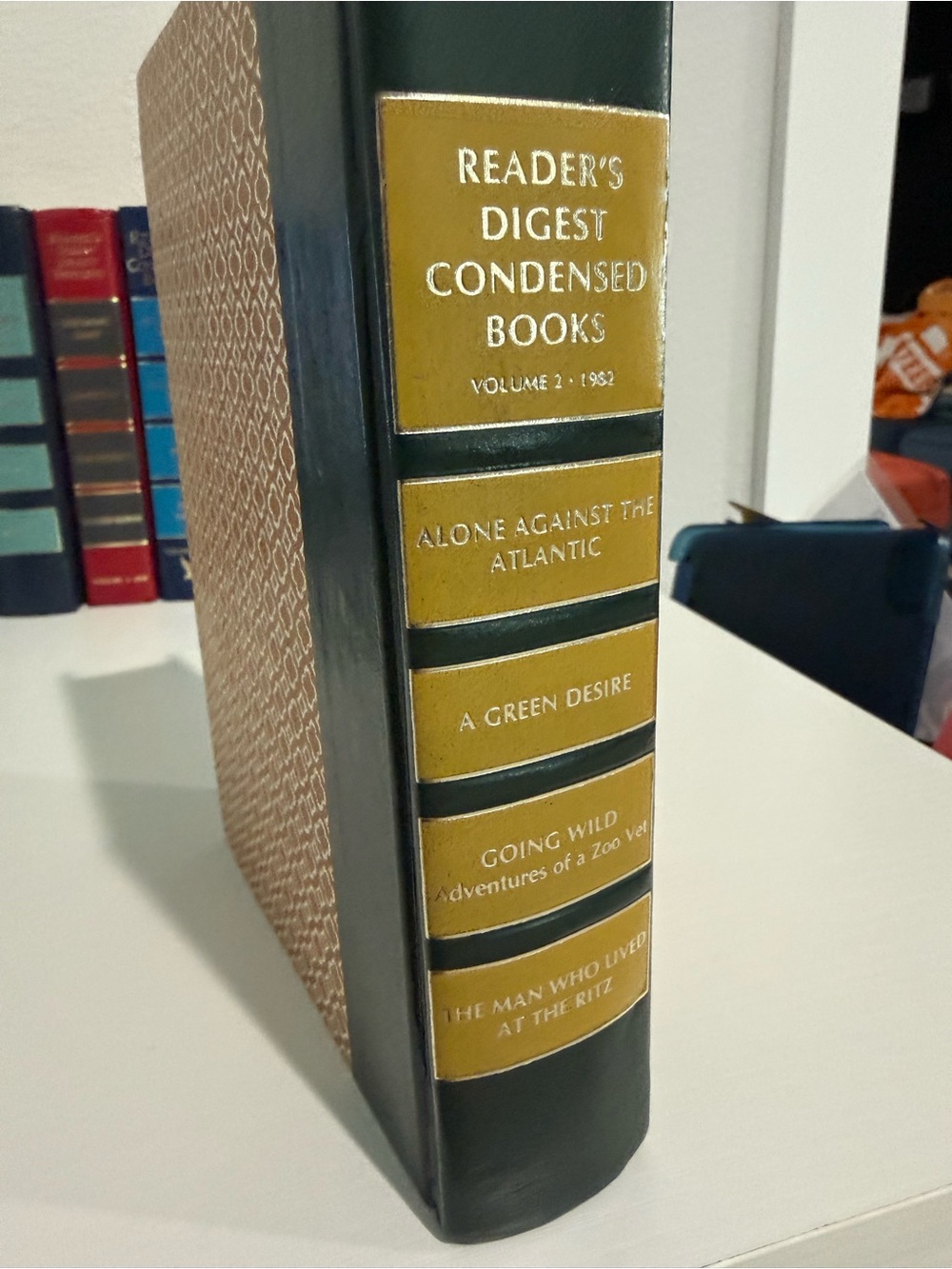 Readers Digest 1982 Condensed Books Decorative Green & Gold Book Accent